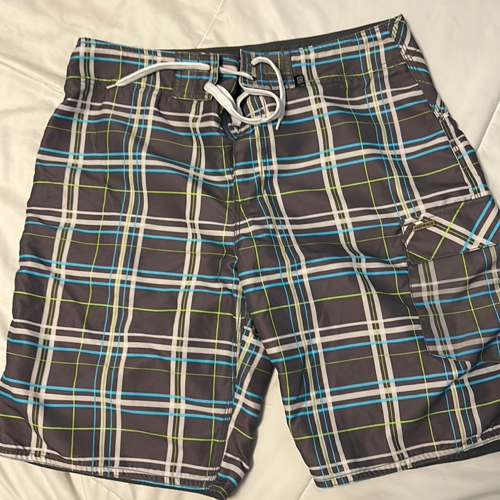 Free World mens 2000’s style board shorts size 33 size 10 inseam.
